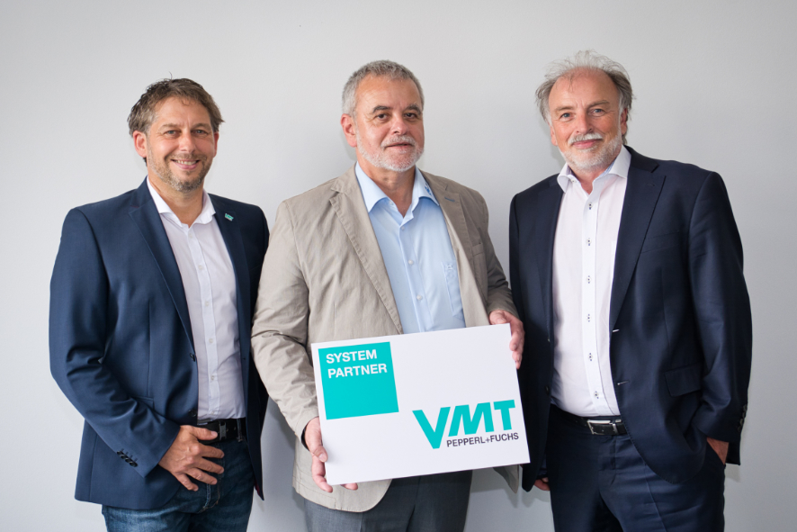 Gemeinsames Bild (v.l.n.r.): Peter Fischer (VMT), Volkmar Adler (CADKON) und Dr. Stefan Gehlen (VMT)